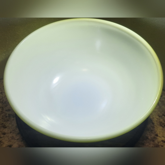 Pyrex Yellow Mixing Bowl - Picture 3 of 3